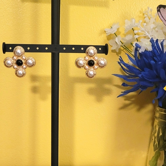 🌟NEW EXPRESS BOLD GOLD BLACK & PEARL EARRINGS Victorian Style - Picture 2 of 4